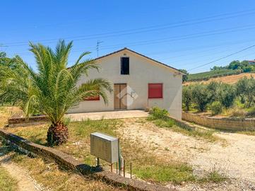 CASA INDIPENDENTE A BUCCHIANICO