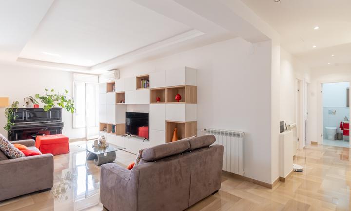 Ristrutturato e luminoso pentavani