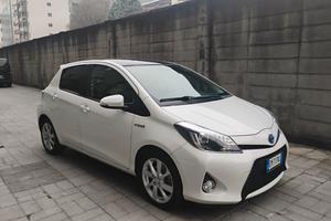 TOYOYA YARIS HYBRID STYLE 5p BIANCO PERLA