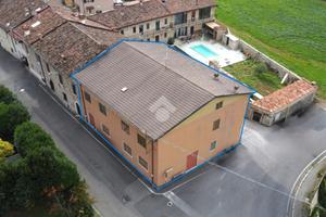 CASA SEMINDIPENDENTE A NAVE