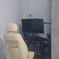 postazione di guida  + monitor 2k lg