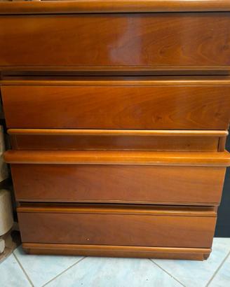 Mobili bassi comodini in legno con cassetti