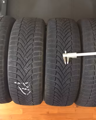 Pneumetici invernali Falken treno completo