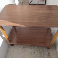tavolino con rotelle
