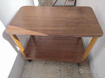 tavolino con rotelle