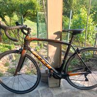 Bici da corsa Fuji in carbonio 