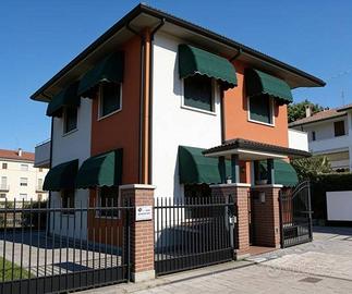 Immobile in asta di 223 m² con 5 locali e box auto