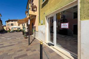 NEGOZIO A MANERBA DEL GARDA