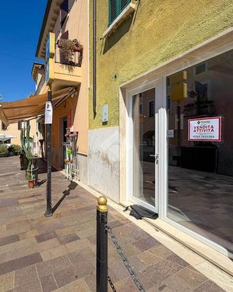 NEGOZIO A MANERBA DEL GARDA