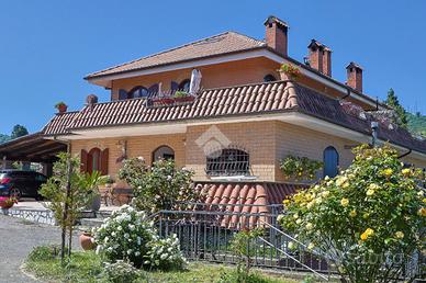 PORZIONE DI BIFAMILIARE A ROCCA DI PAPA