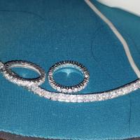 due anelli e un bracciale in argento e zirconi