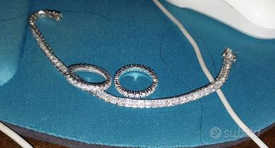 due anelli e un bracciale in argento e zirconi