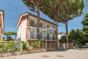 QUADRILOCALE AL SECONDO PIANO A MILANO MARITTIMA