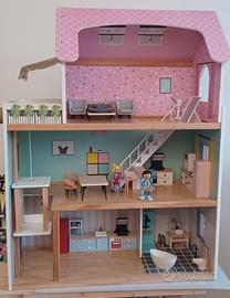 Casa delle bambole in legno con ascensore 