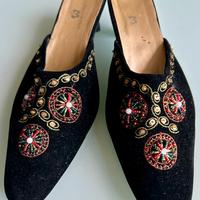 Scarpe aperte in velluto nero con tacco