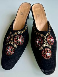 Scarpe aperte in velluto nero con tacco