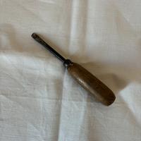 Cacciavite con manico in legno vintage