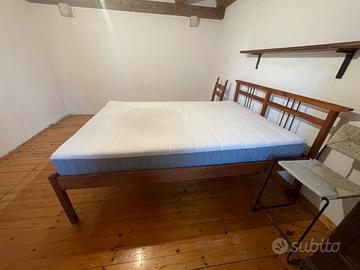 Materasso + 2 cuscini usati solo 4 mesi