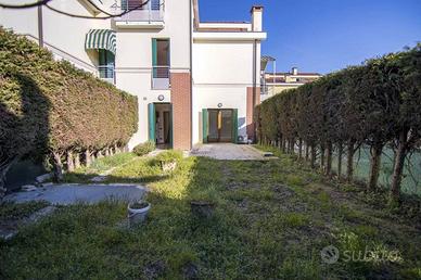 Appartamento di 125 m² con 4 locali e box auto a S