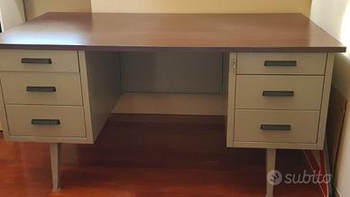 Scrivania vintage anni 60 in metallo