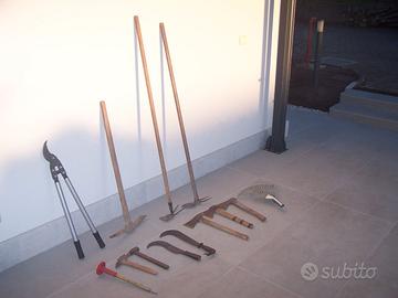 Attrezzi vari  3 €