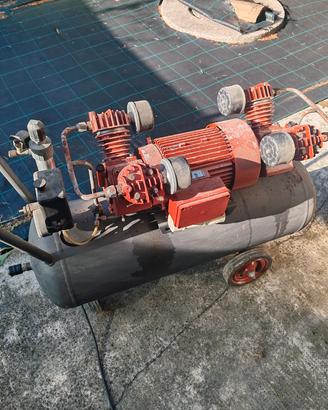 Compressore aria 2 CV, doppia testata 
