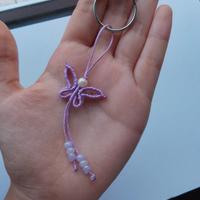Portachiavi farfalla lilla macramé