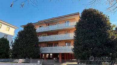 Ufficio al piano terra con cantina