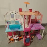 Casa Barbie con vestiti, scarpe e accessori 