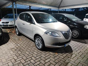 Lancia Ypsilon con 26 Euro 450 km
