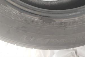 gomme estive.  215/65 R17  V99