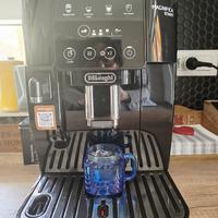 Macchina caffè De longhi magnifica start