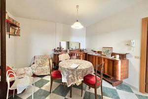 Appartamento di 110 m² con 5 locali e box auto a F