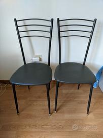Set 4 sedie in metallo nero e seduta imbottita gri