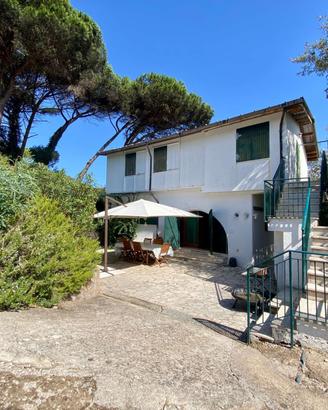 VILLINO CON SOVRASTANTE CASETTA PREFABBRICATA - LU