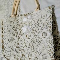 Borsa in iuta ricoperta con pizzo fatto a mano