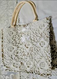 Borsa in iuta ricoperta con pizzo fatto a mano