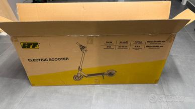 Monopattino elettrico E9 NUOVO sigillato 700 W