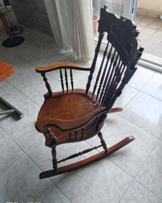 sedia a dondolo in legno
