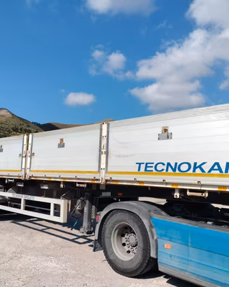 Semirimorchio Tecnokar a 3 assi del 2005