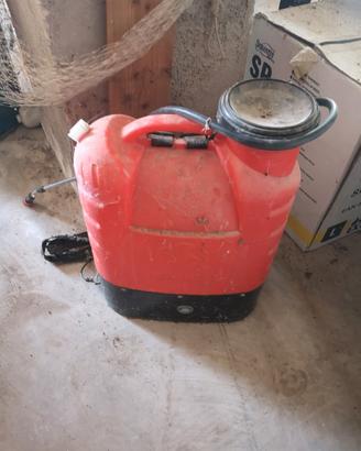 Pompa irroratrice elettrica a zaino. 