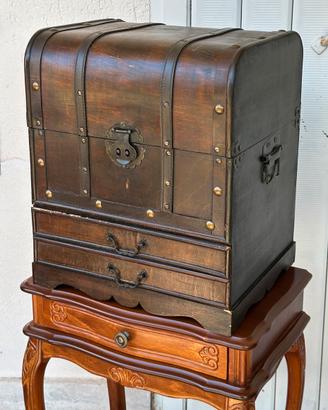 Baule in legno vintage con 2 cassetti.