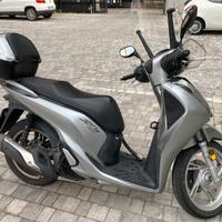 Sh Honda grigio metallizzato con finiture nere