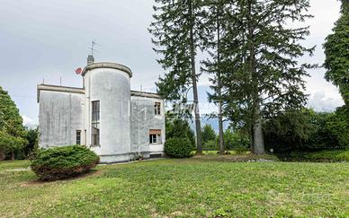 Dimora storica con vista lago e giardino - firmata