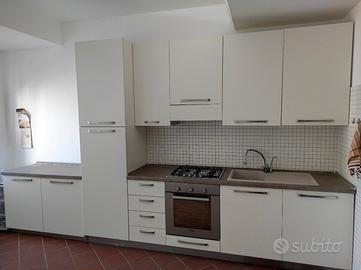 Cucina  completa di elettrodomestici