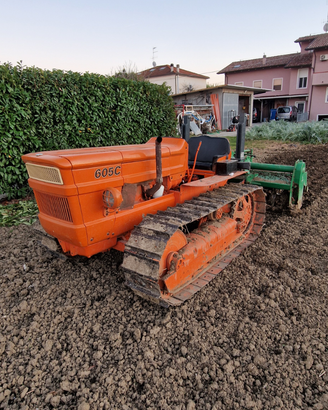 Trattore Fiat 605C con Fresa, Aratro e Estirpatore