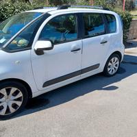 auto con motore non funzionante 