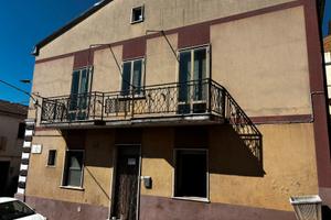 Casa indipendente via Ugo Foscolo