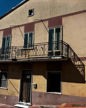 Casa indipendente via Ugo Foscolo