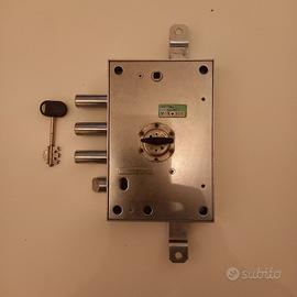 Serratura per porta blindata